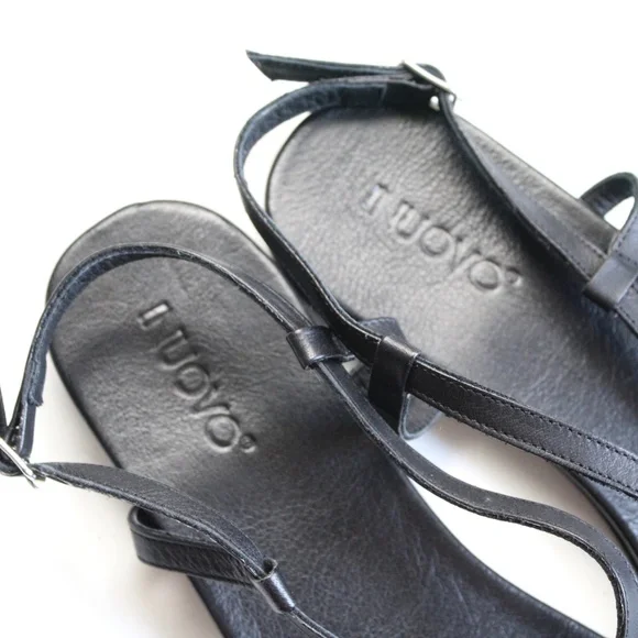 Inuovo Black Leather Thong Strap Sandals Size 8.5 Womens - Picture 2 of 5